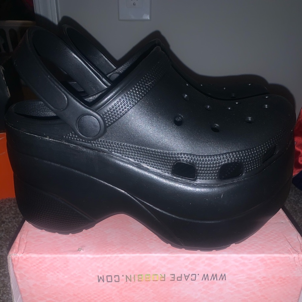 **BRAND NEW** PLATFORM CROCS